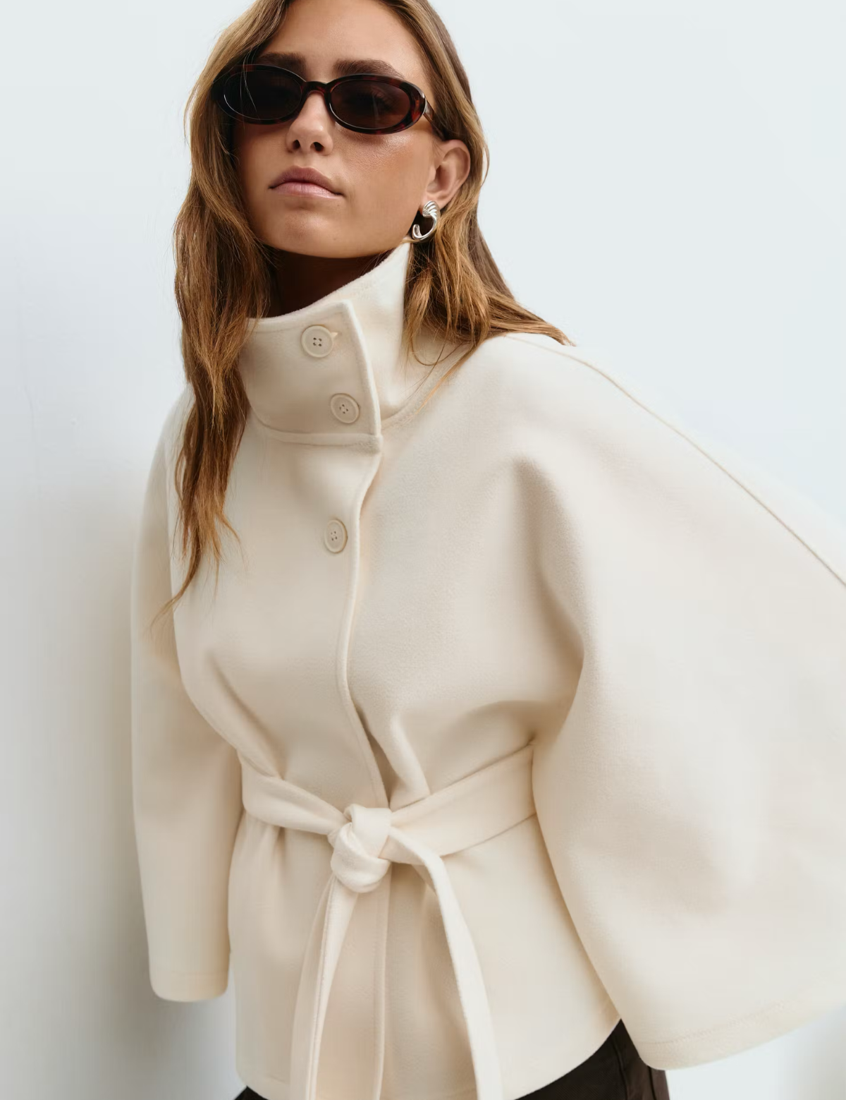 white_belt_coat_1.png